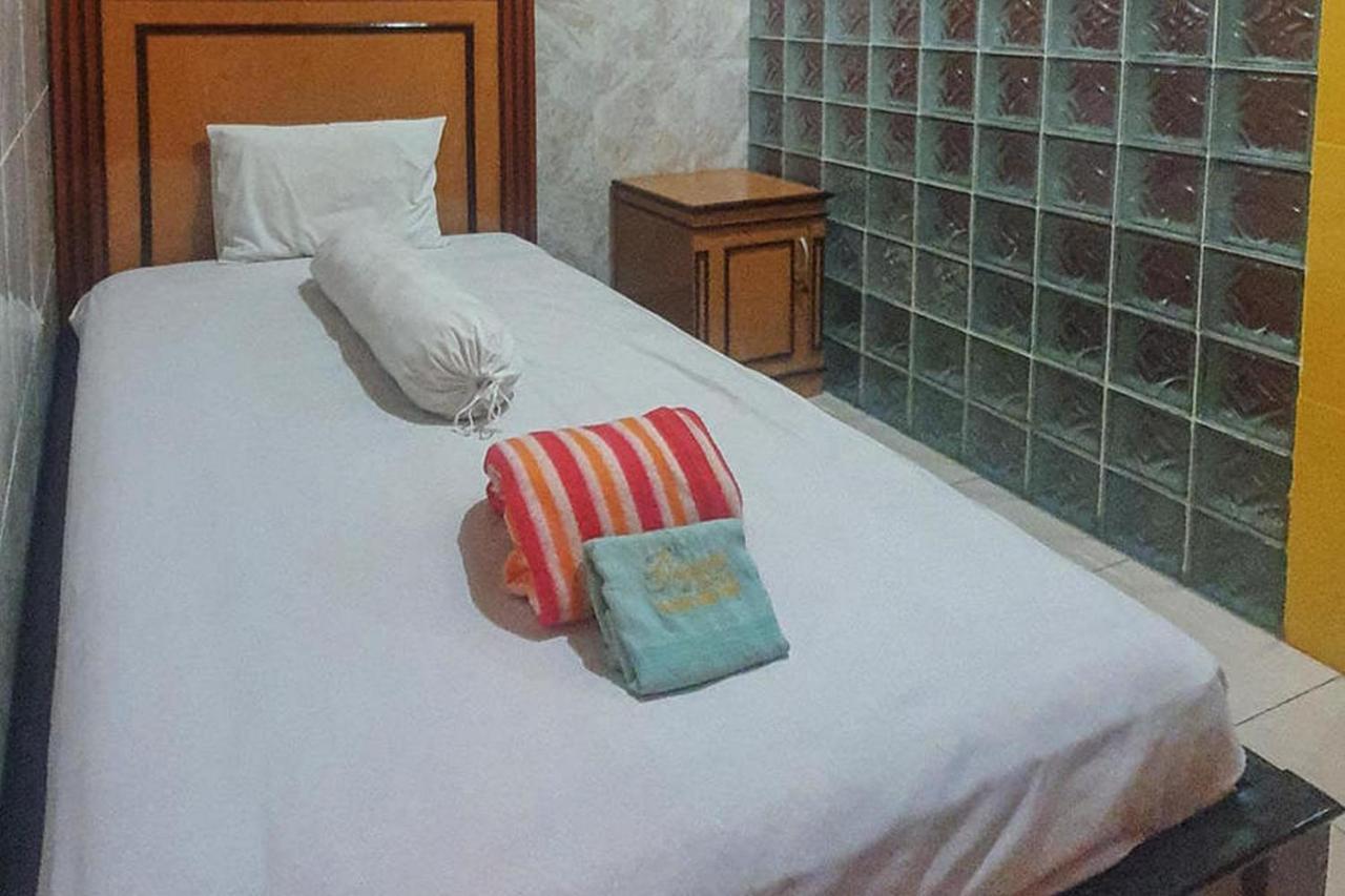 Homestay Gayatri Sawojajar Near Univ Negeri Malang Kampus 2 Mitra Reddoorz Dış mekan fotoğraf