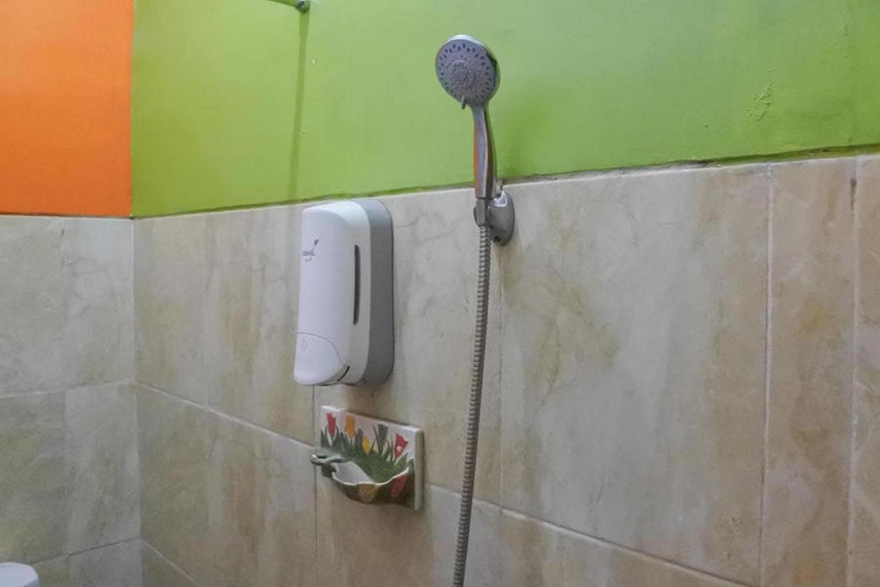 Homestay Gayatri Sawojajar Near Univ Negeri Malang Kampus 2 Mitra Reddoorz Dış mekan fotoğraf